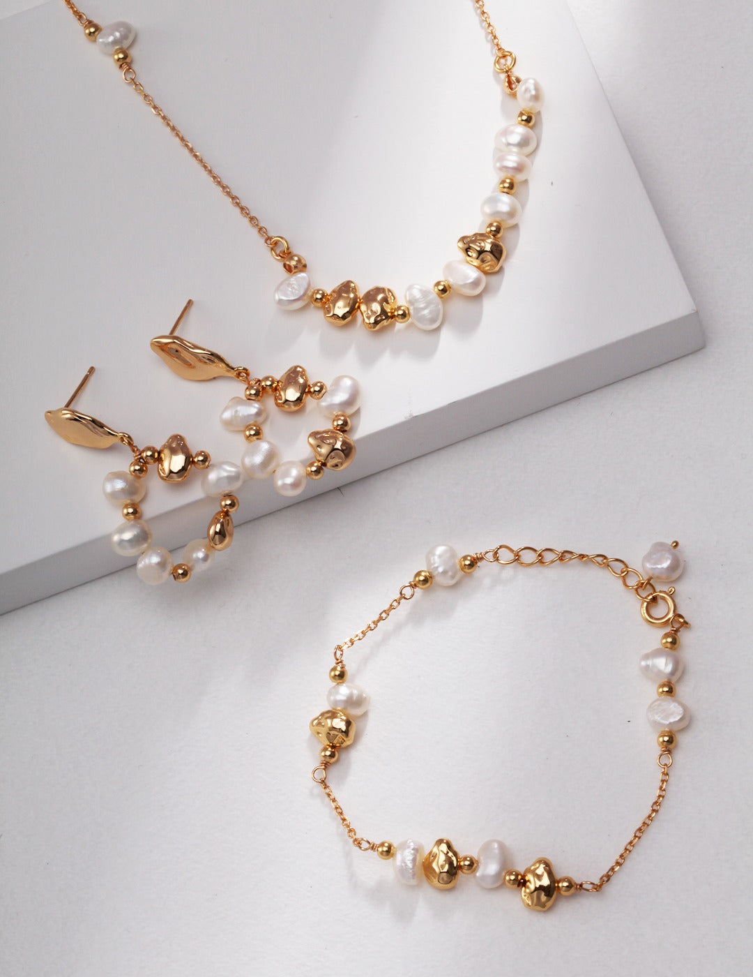 The Timeless Elegance of Pearl Jewelry: A Must-Have in Every Collection