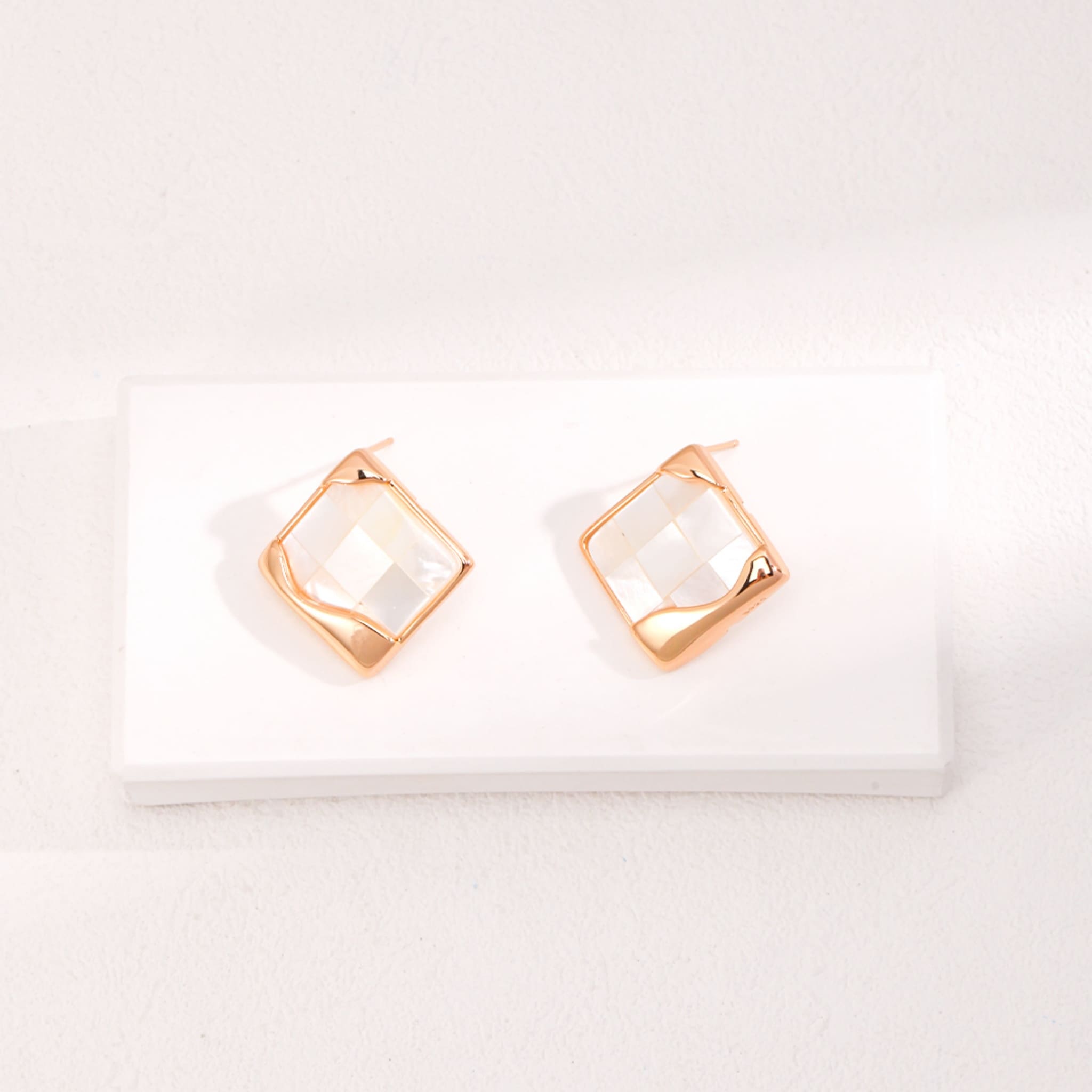 Coastal Gold Seashell Earrings Minimalist Summer Jewelry for Women-3