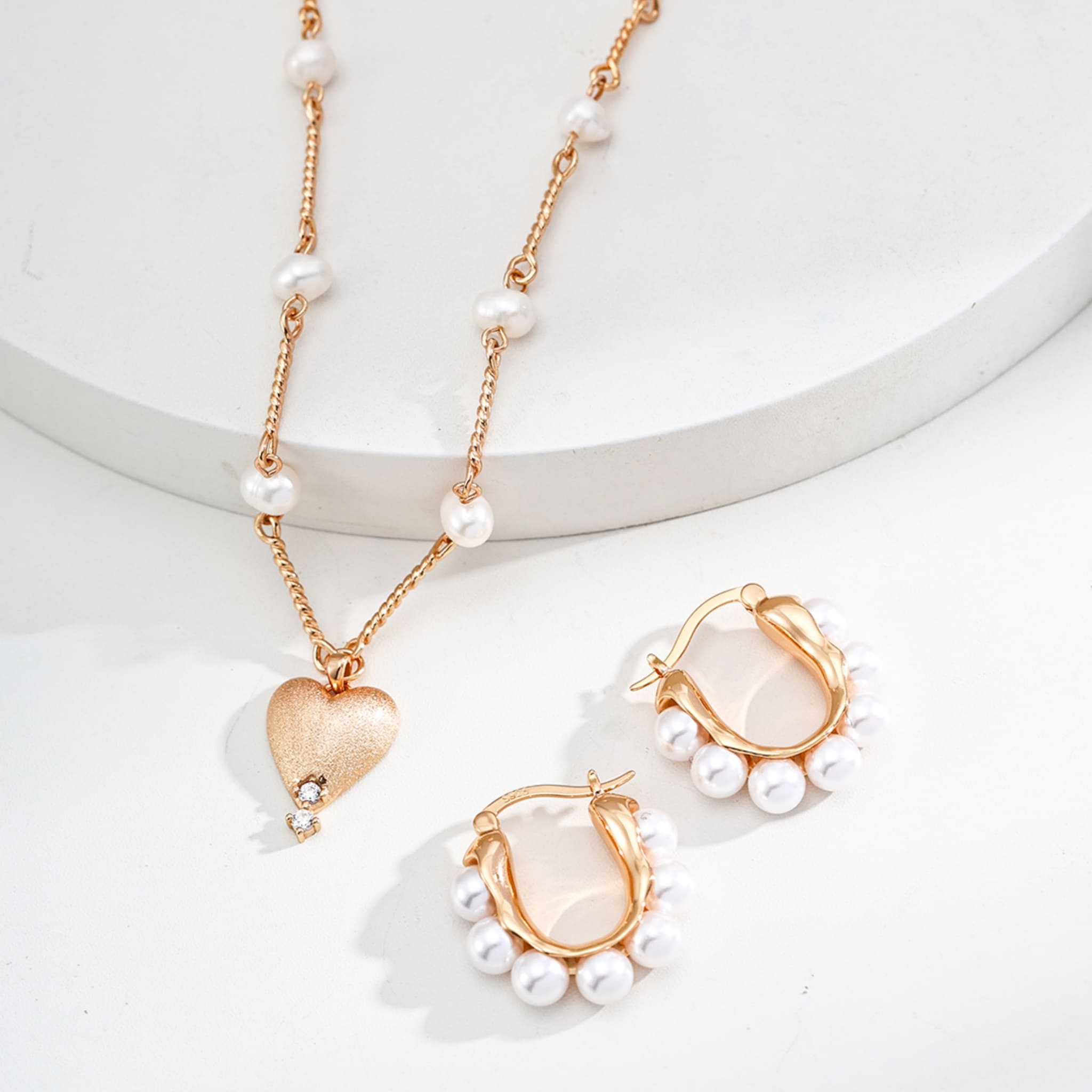 Misty Pearl Necklace