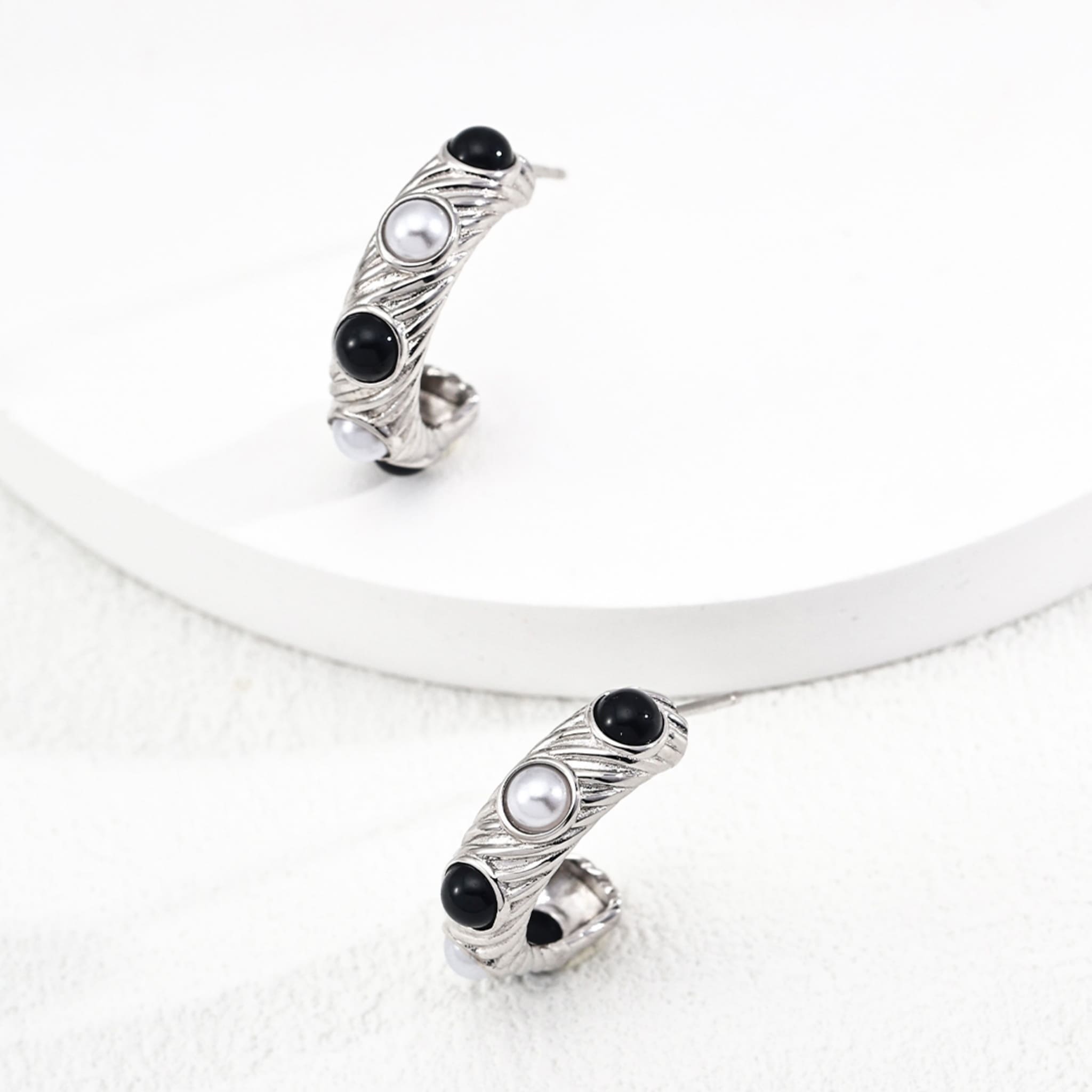 Elegant Contrast Earrings