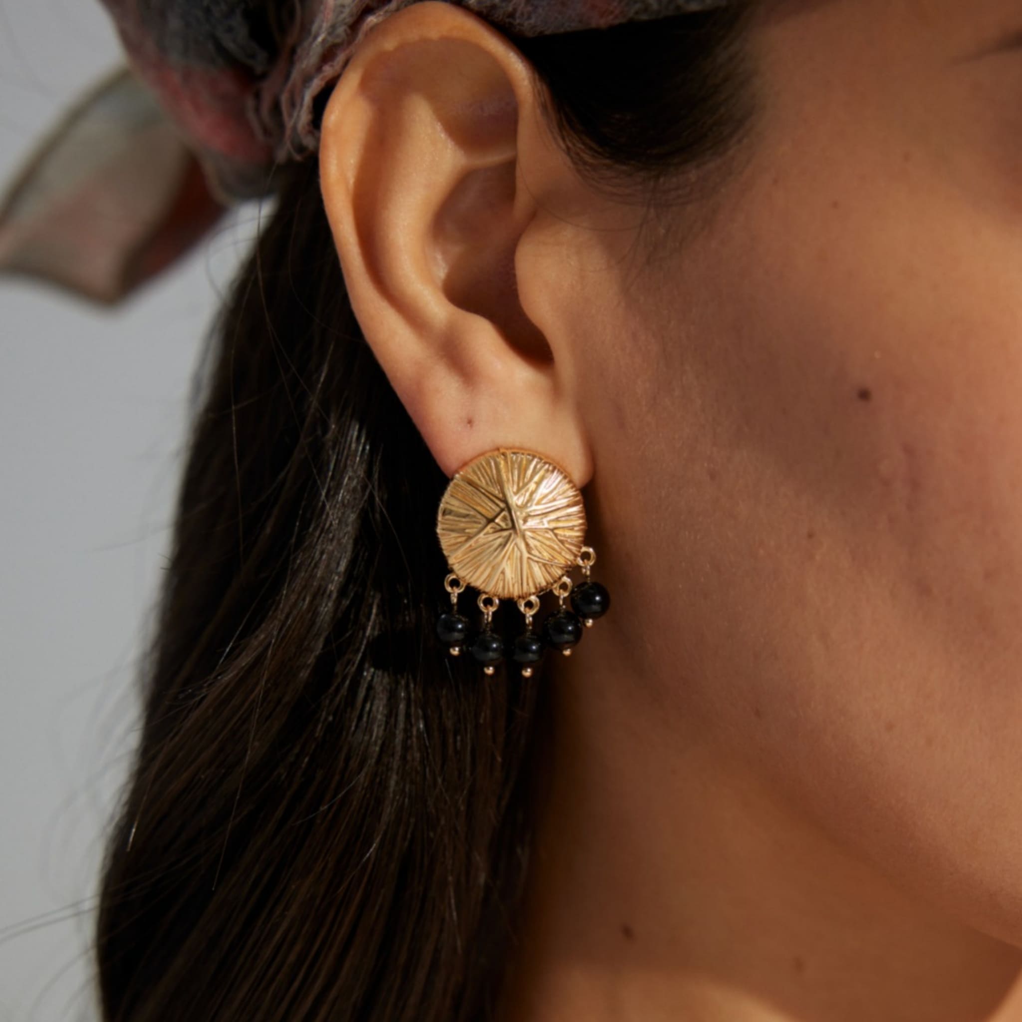 Elegant Black Onyx Earrings Vintage Gold for Office and Evening Look-4