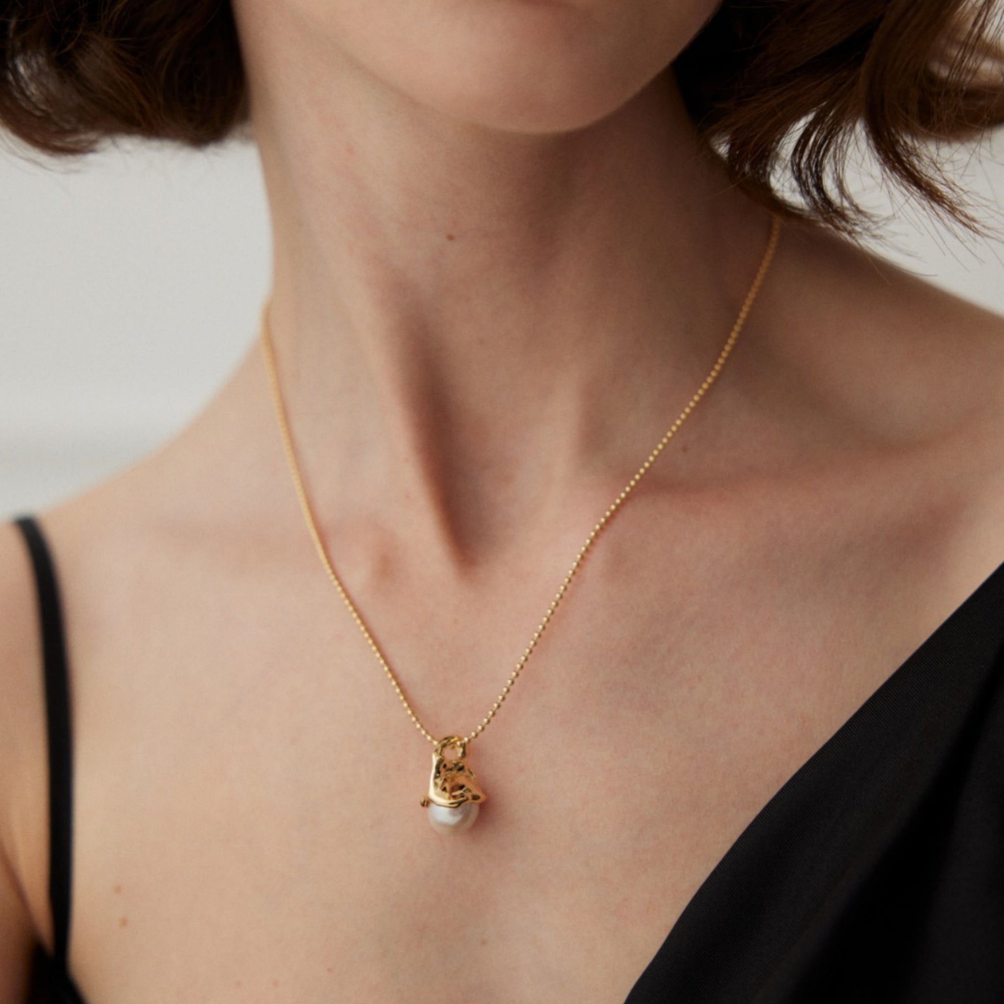 Gold Tone Necklace with Natural Pearl Pendant Perfect for Casual and Evening-2