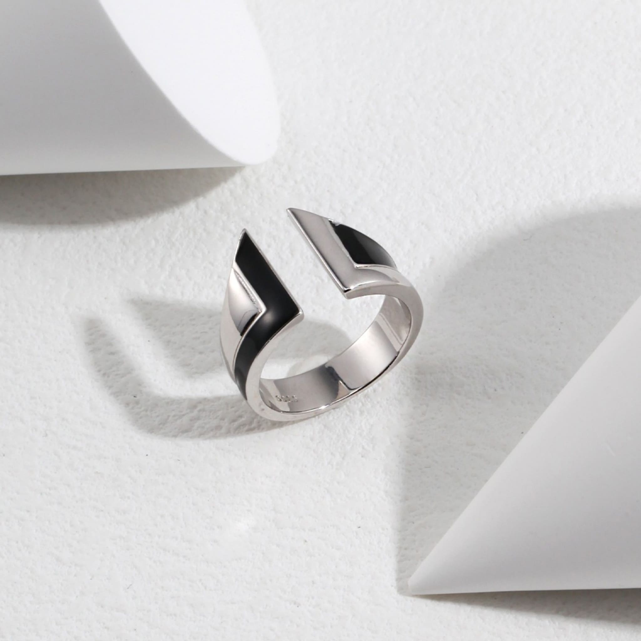 Geometric Elegance Ring