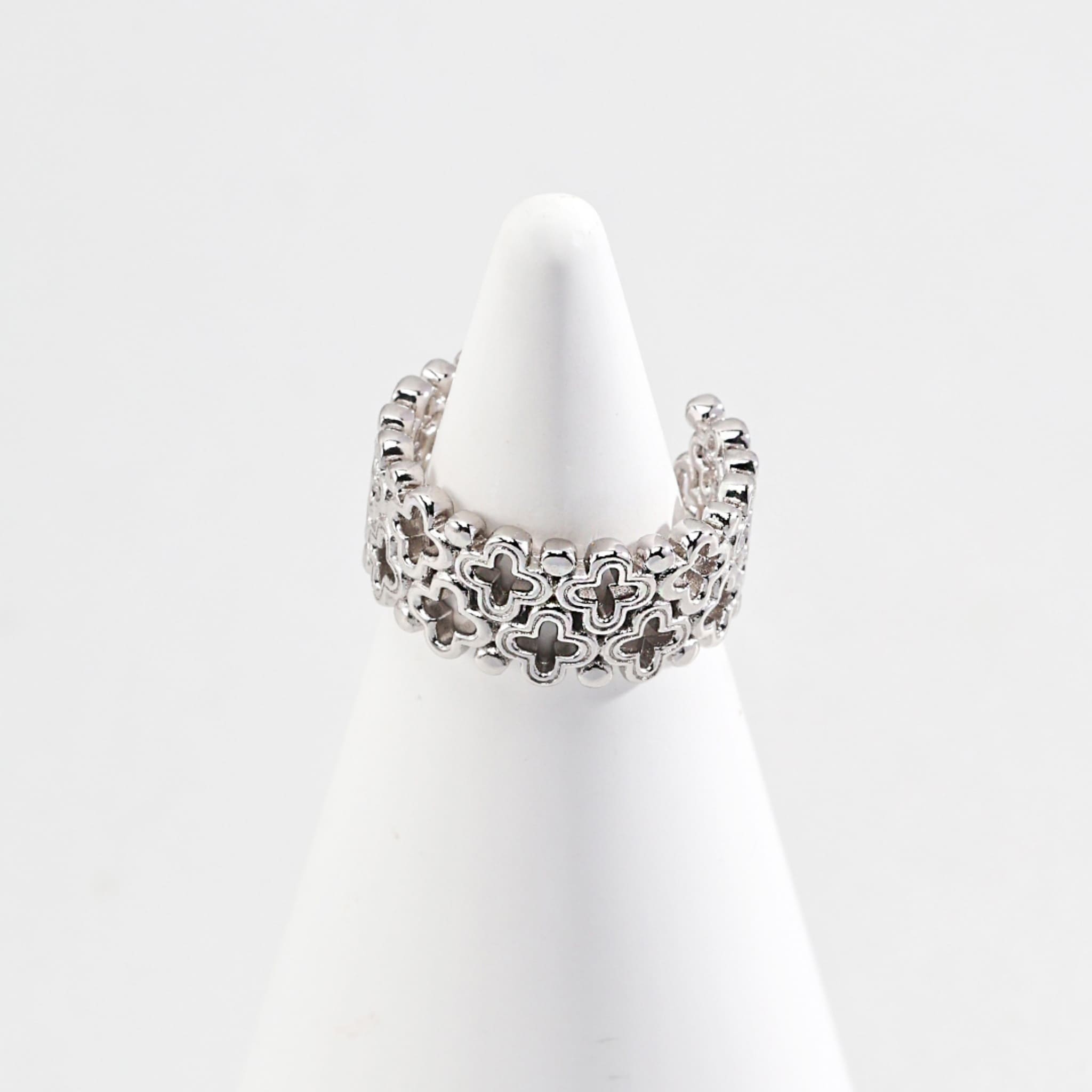 Radiant Clover Ring