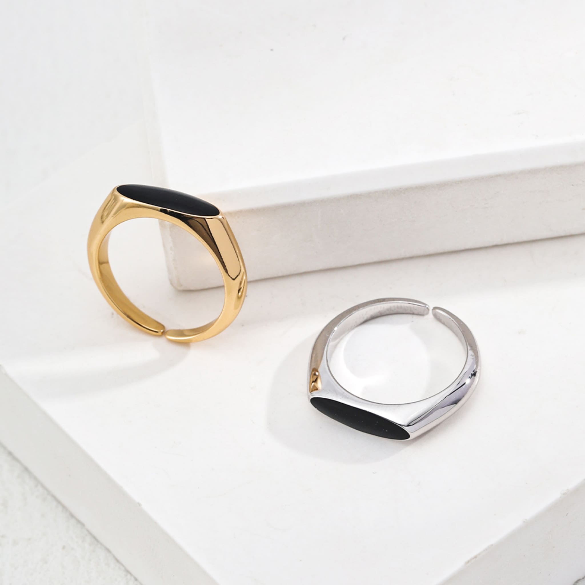 Midnight Minimal Ring