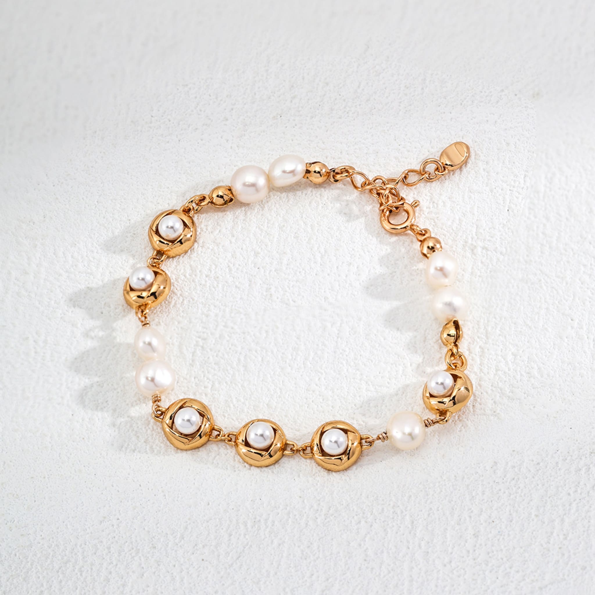 Adjustable Natural Pearl Bracelet for Classic and Minimalist Outfits-3