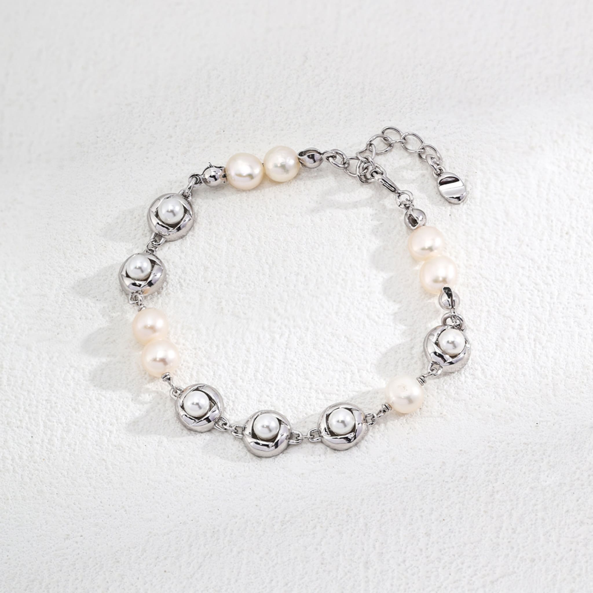 Adjustable Natural Pearl Bracelet for Classic and Minimalist Outfits-5