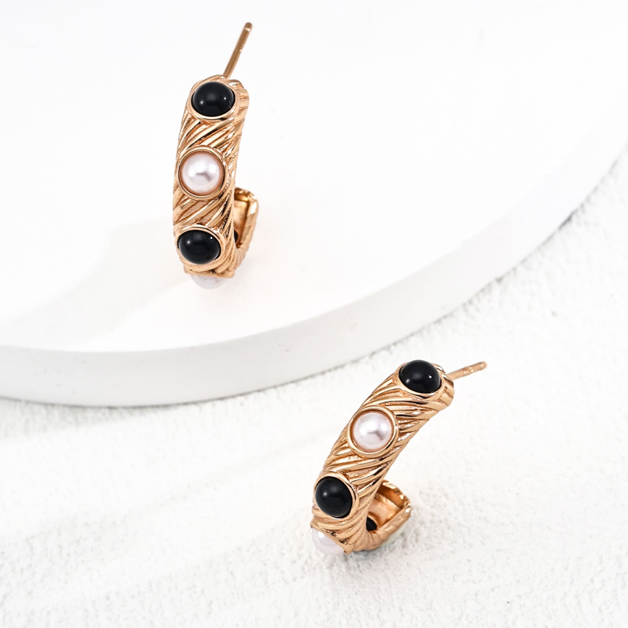 Elegant Contrast Earrings