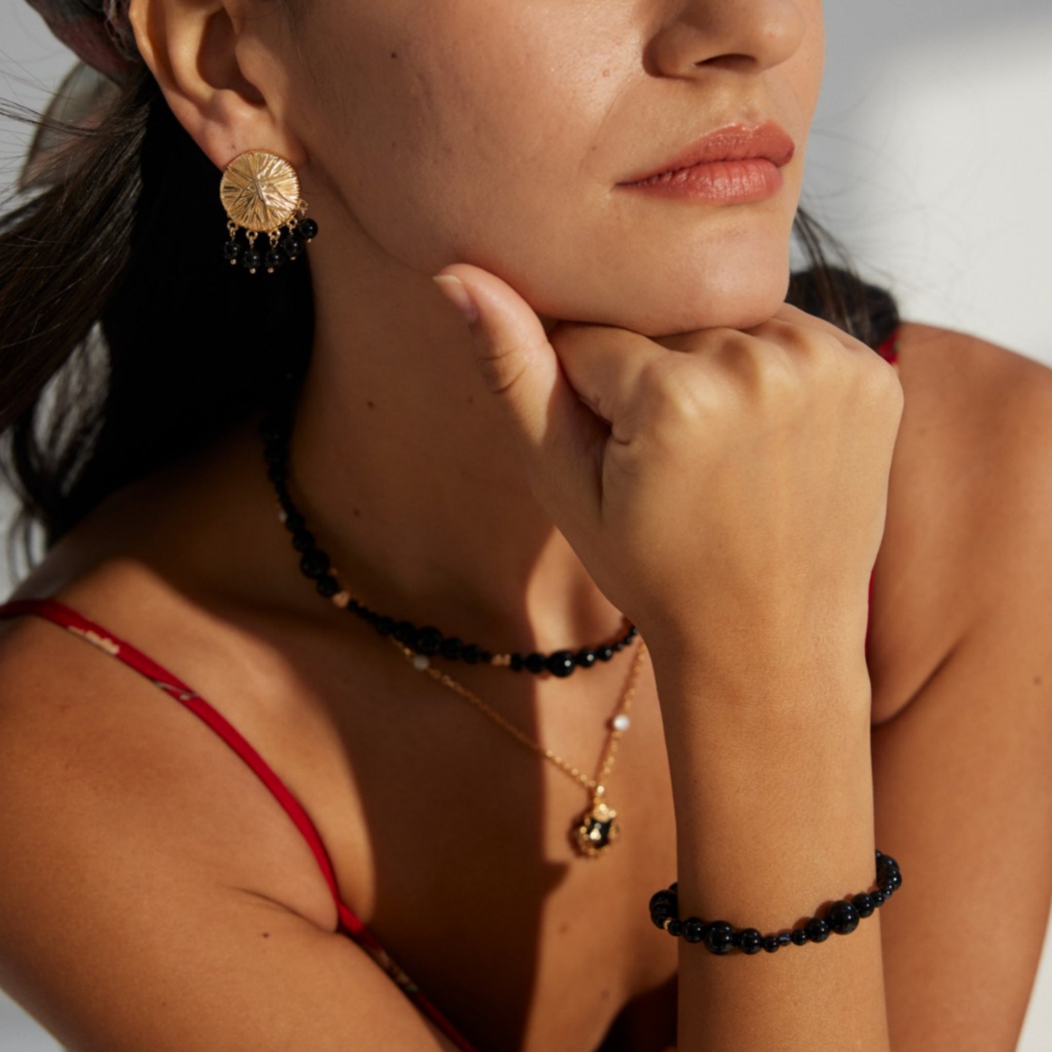 Elegant Black Onyx Earrings Vintage Gold for Office and Evening Look-2