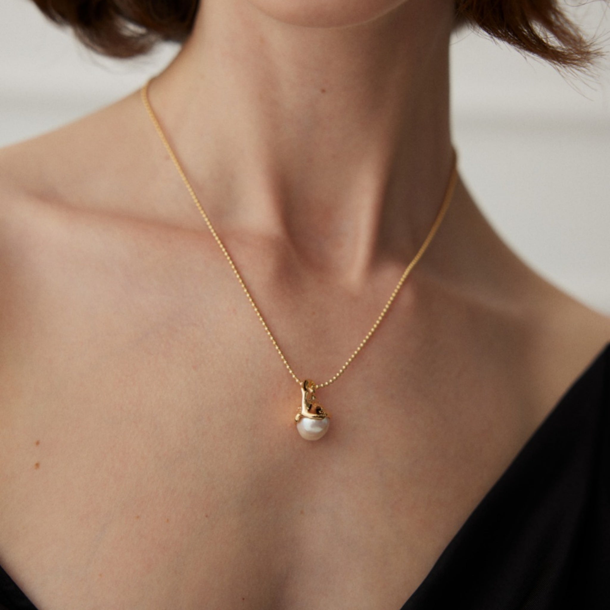 Gold Tone Necklace with Natural Pearl Pendant Perfect for Casual and Evening-5