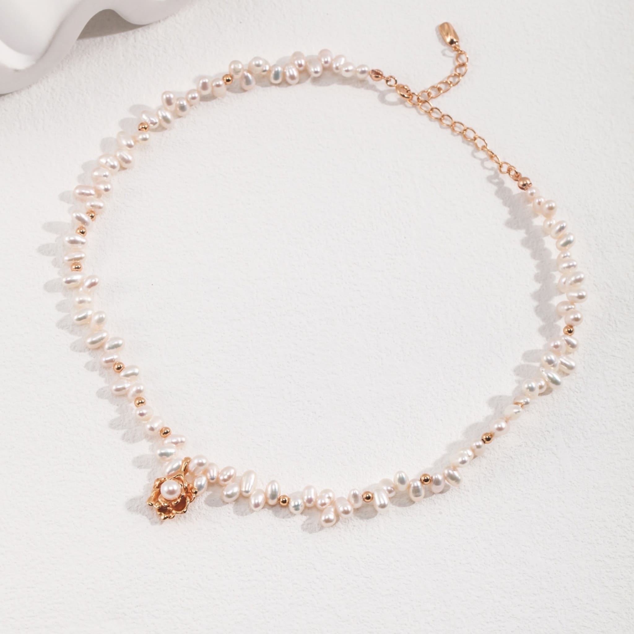 Golden Floral Pearl Pendant Necklace Elegant Minimalist Designer Jewelry-3