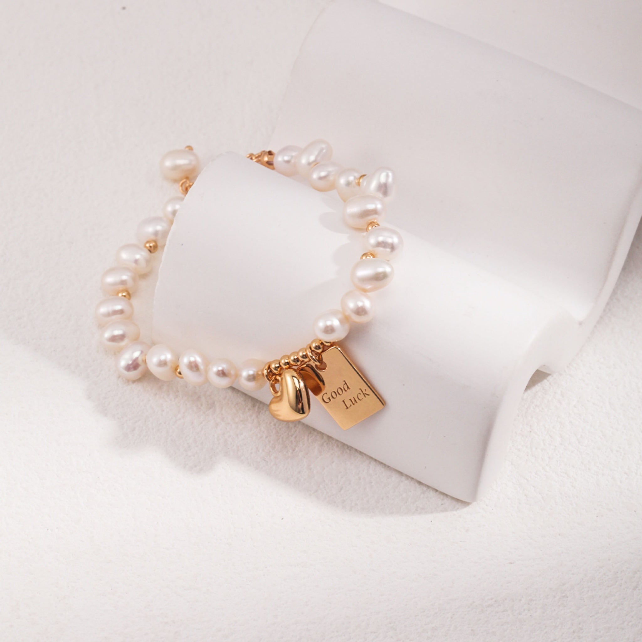 Good Luck Gold Heart Bracelet Elegant Gift to Reward Yourself Daily Wear-1