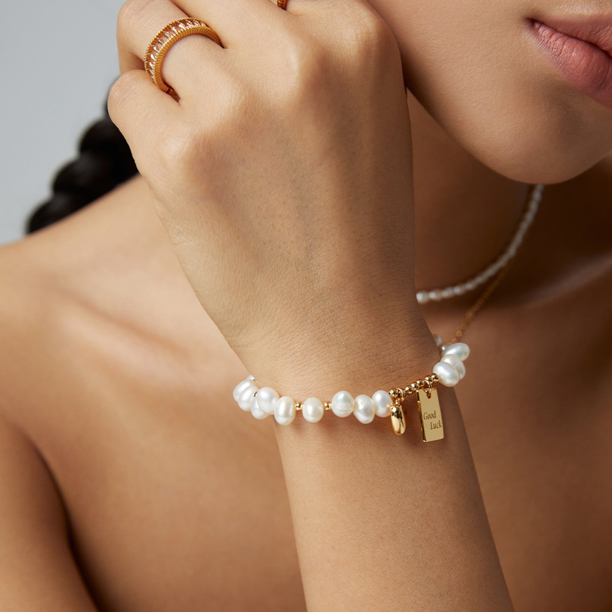 Good Luck Gold Heart Bracelet Elegant Gift to Reward Yourself Daily Wear-4