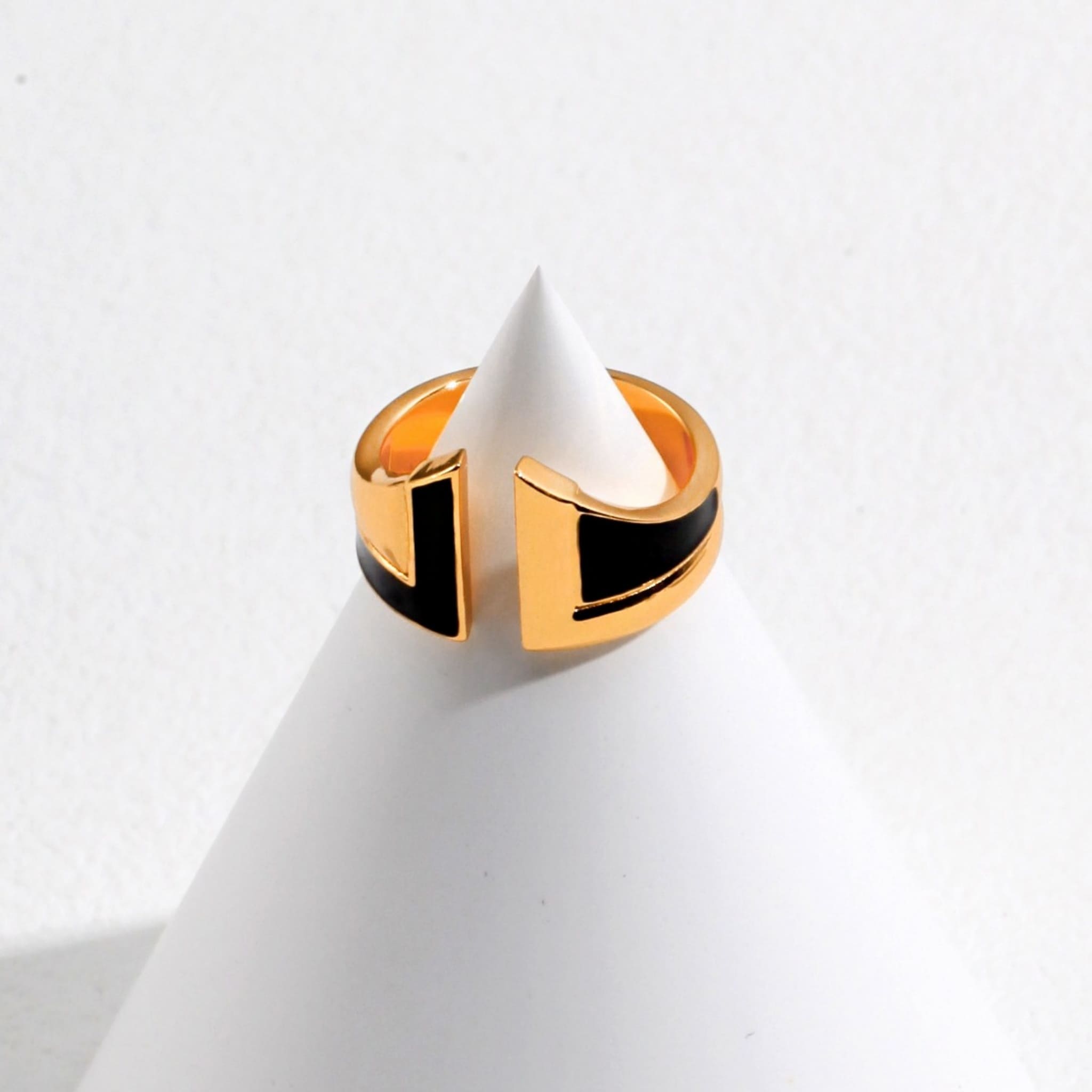 Geometric Elegance Ring