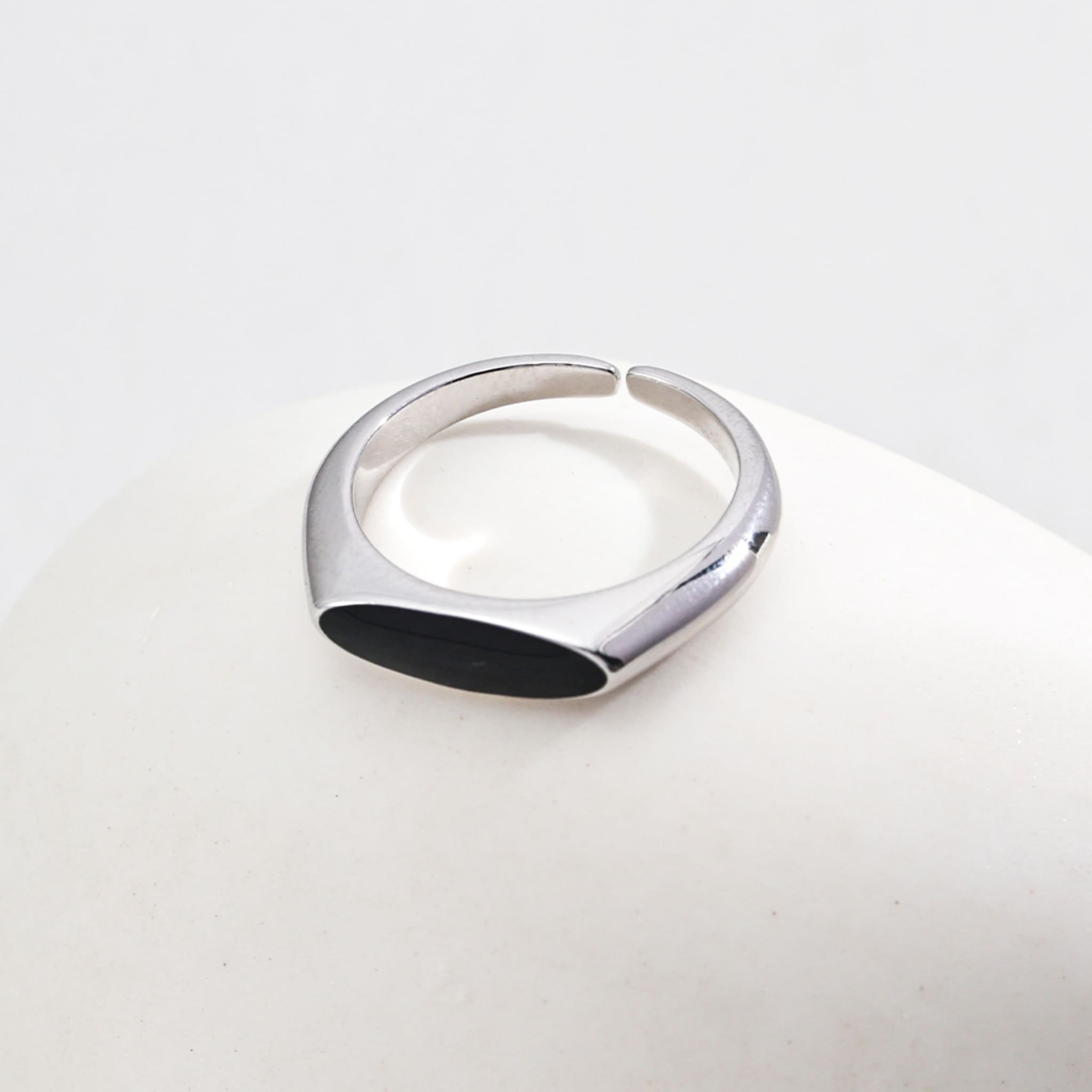 Midnight Minimal Ring