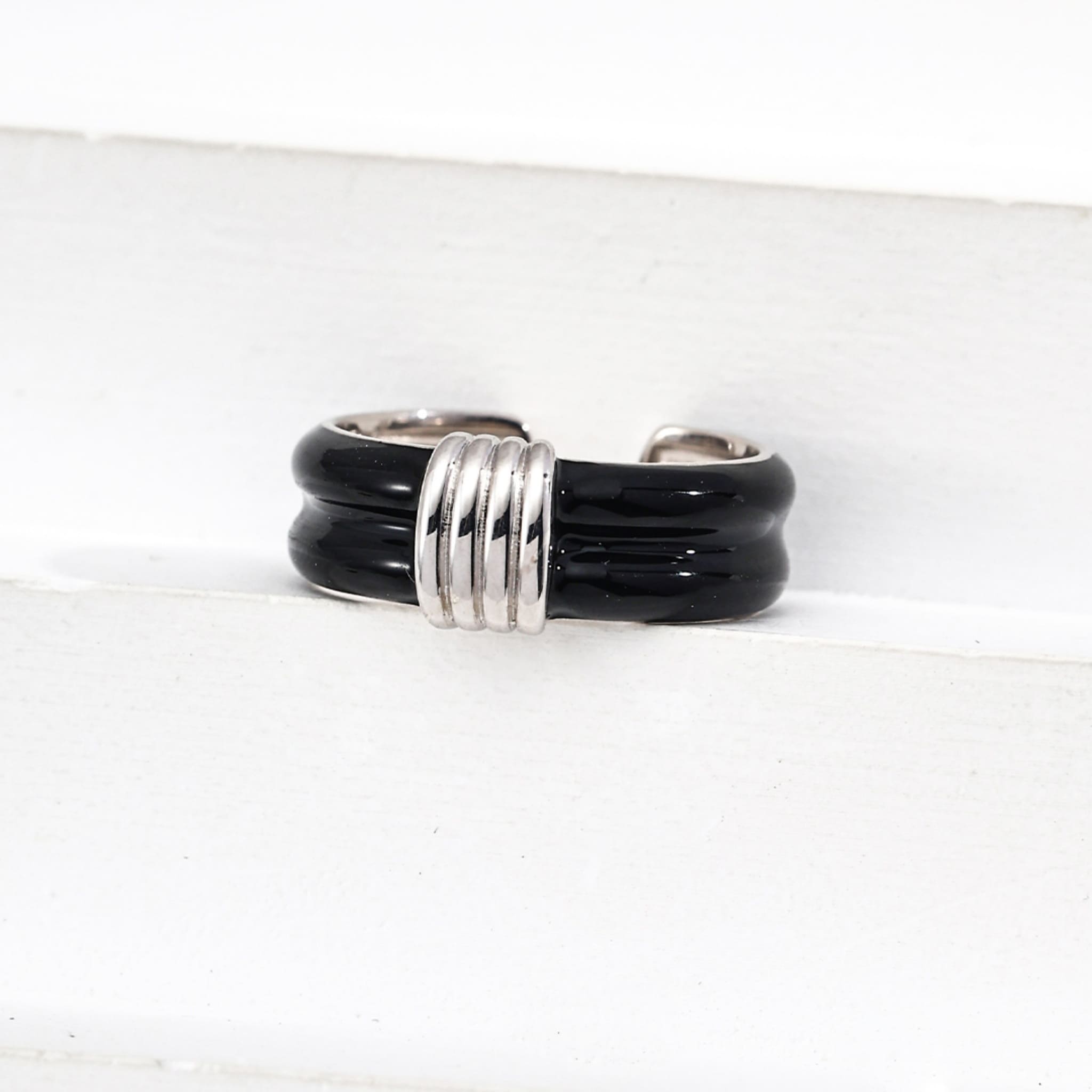 Shadow Curve Ring