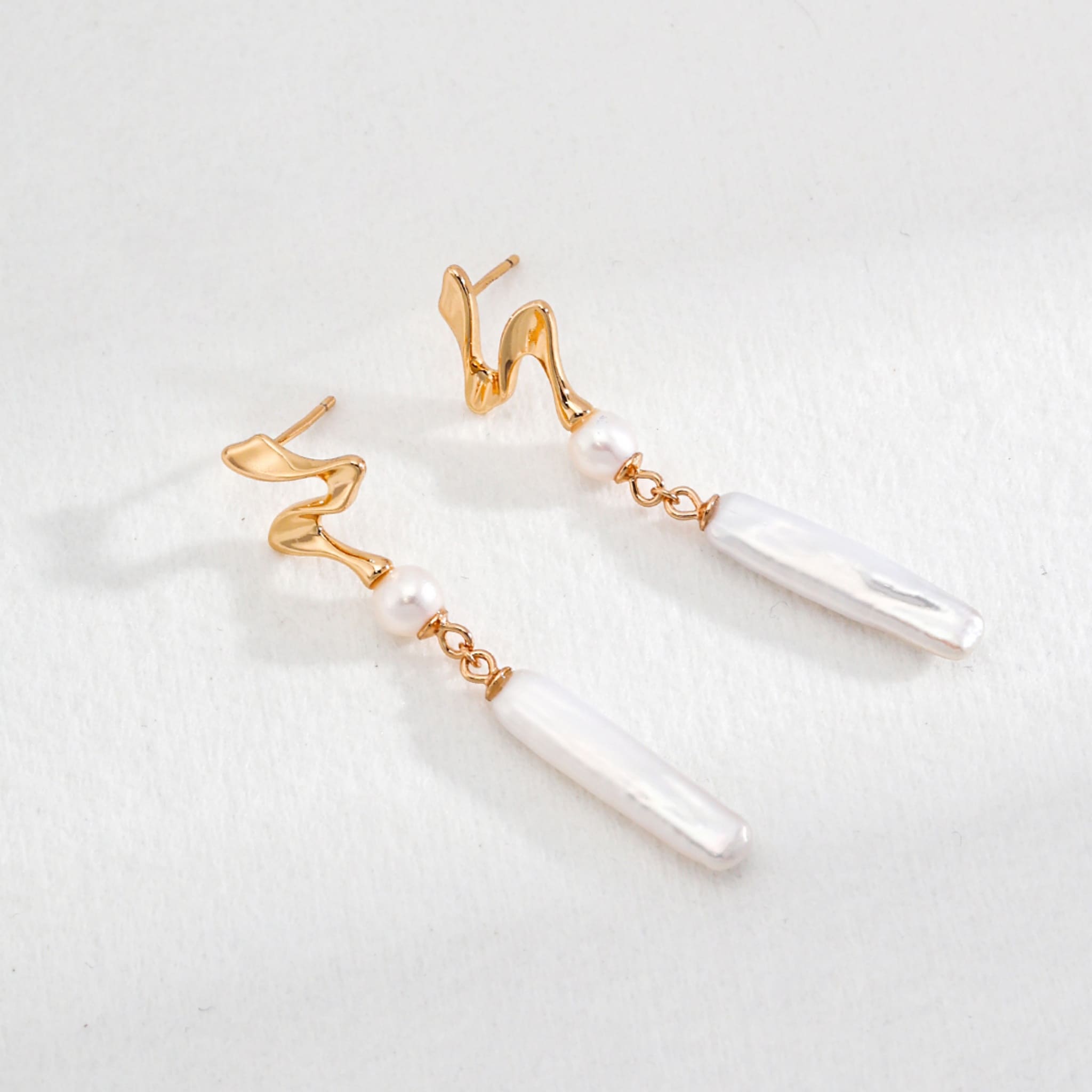 Minimalist Pearl Drop Earrings Vintage Gold Modern Geometry-1