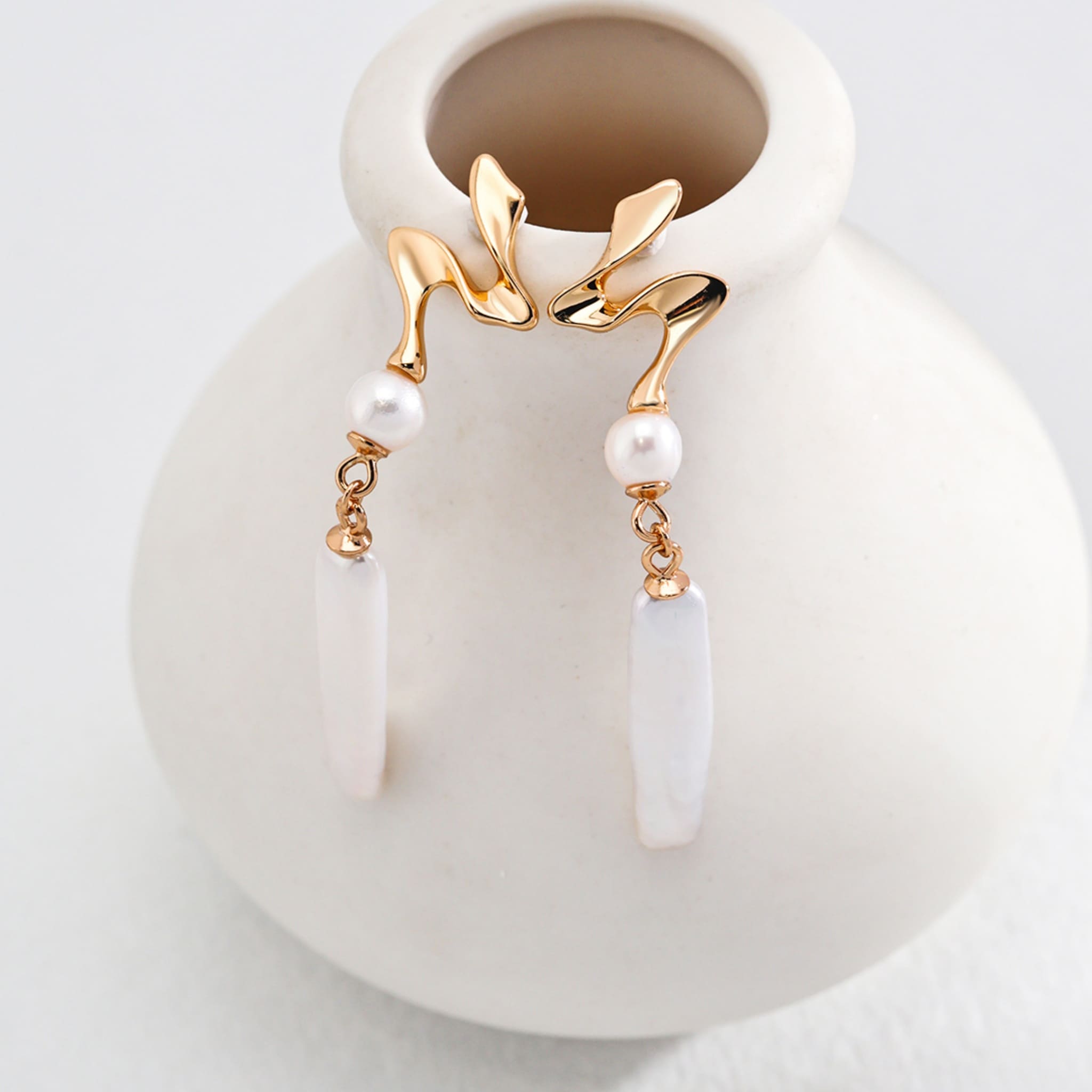 Minimalist Pearl Drop Earrings Vintage Gold Modern Geometry-4