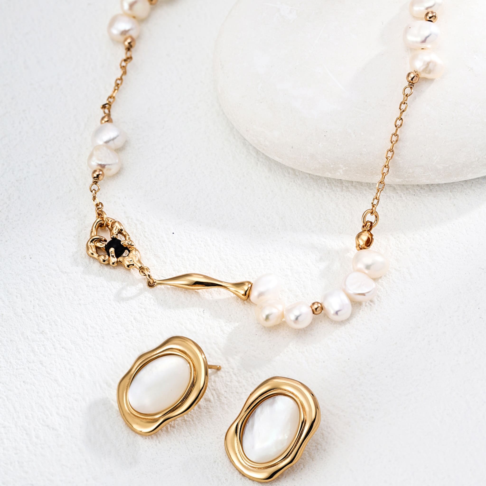 Natural Pearl and Black Onyx Necklace Elegant Beach Vacation Jewelry Look-5
