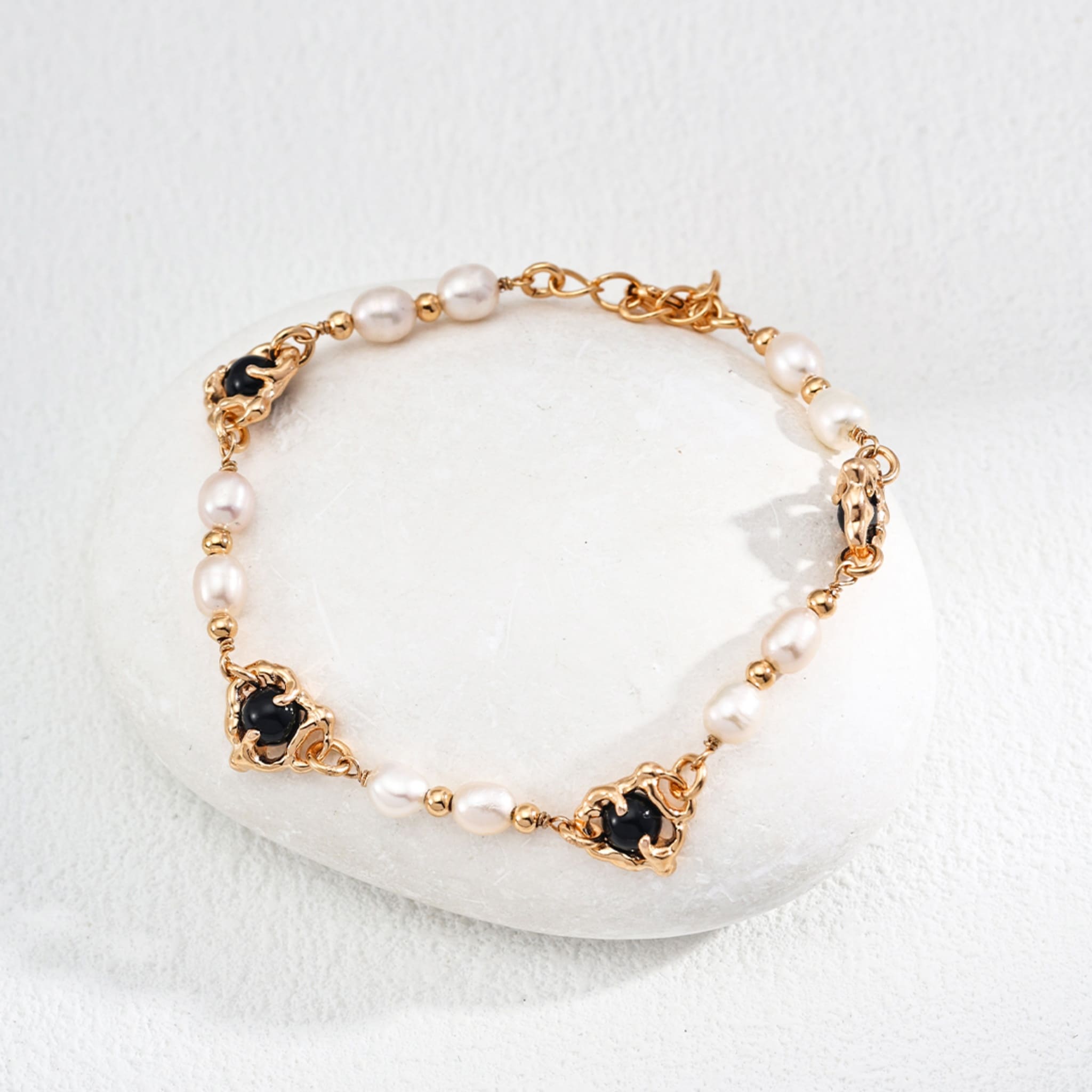 Black Onyx Natural Pearl Bracelet