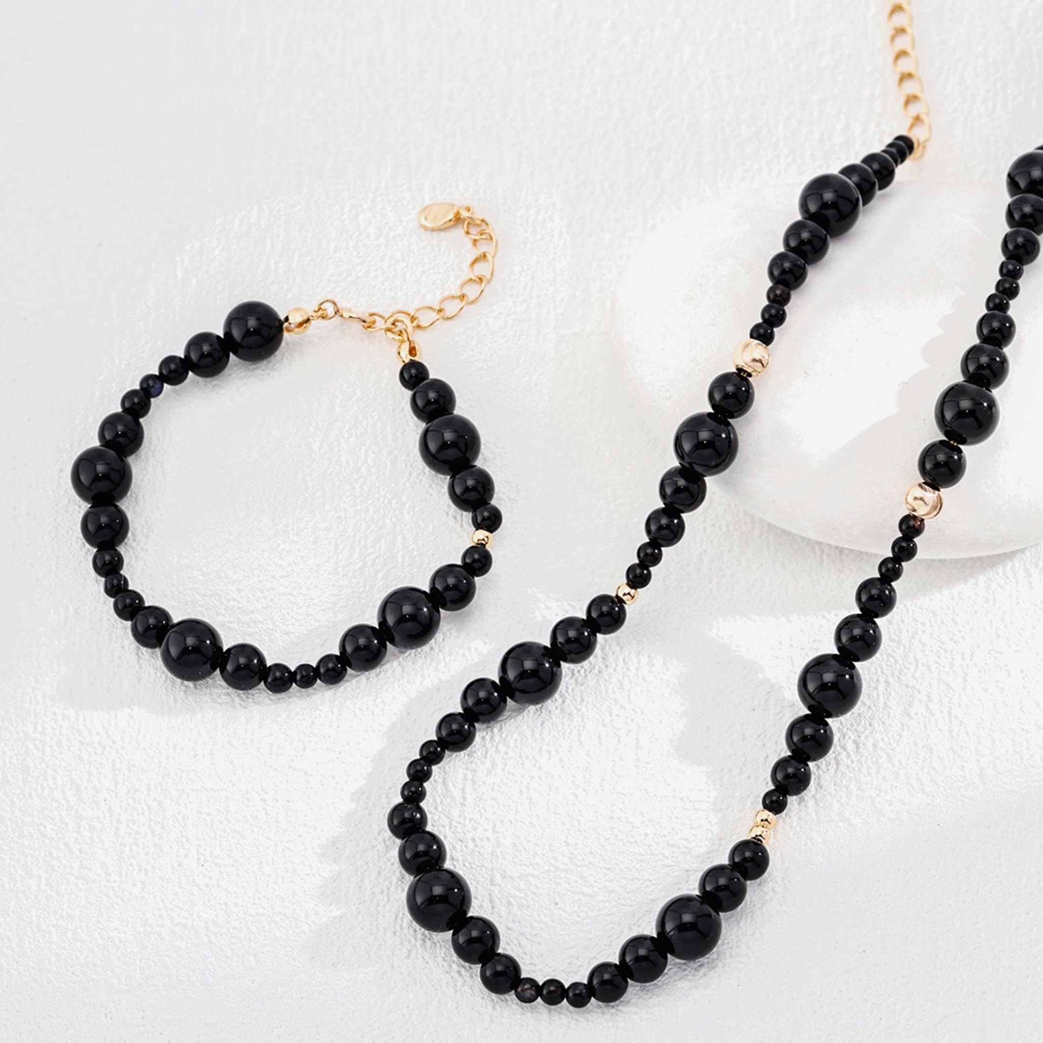 Vintage Gold Black Agate Jewelry Set Elegant Gift for Her Timeless Style-1