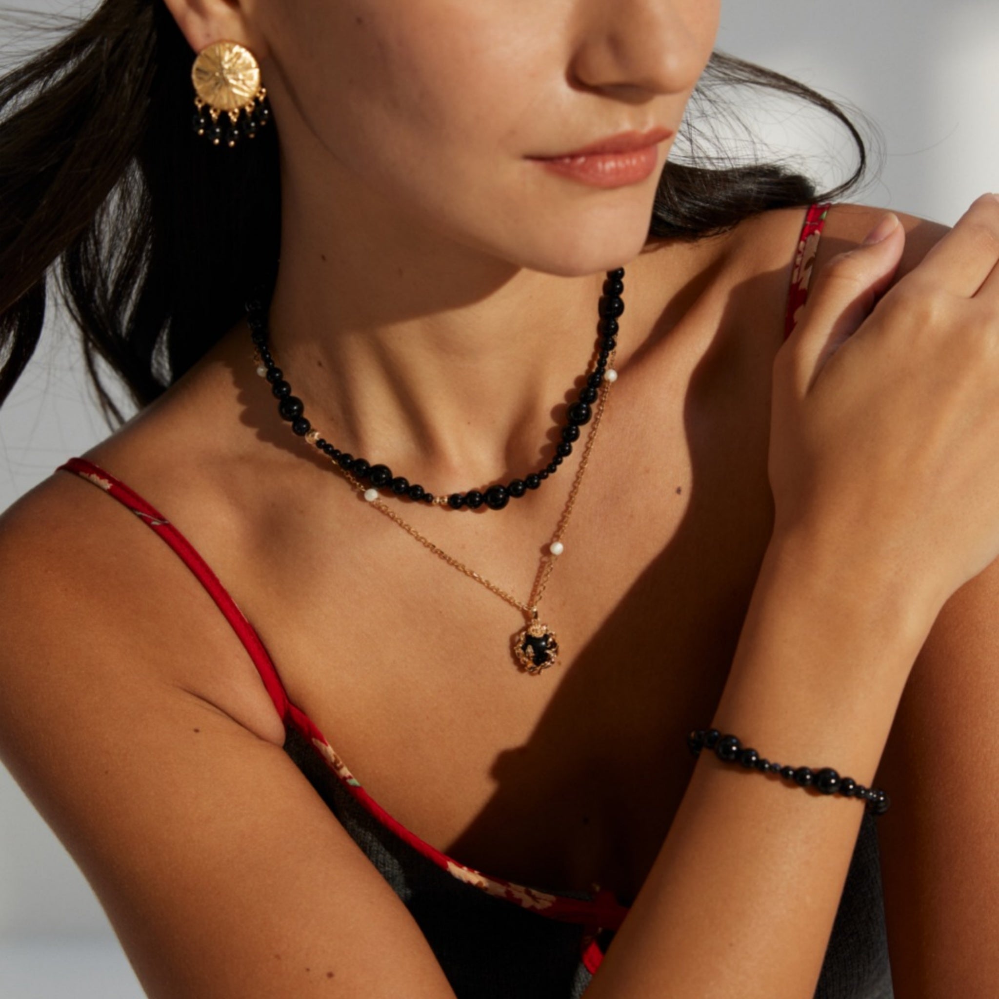 Vintage Gold Black Agate Jewelry Set Elegant Gift for Her Timeless Style-2