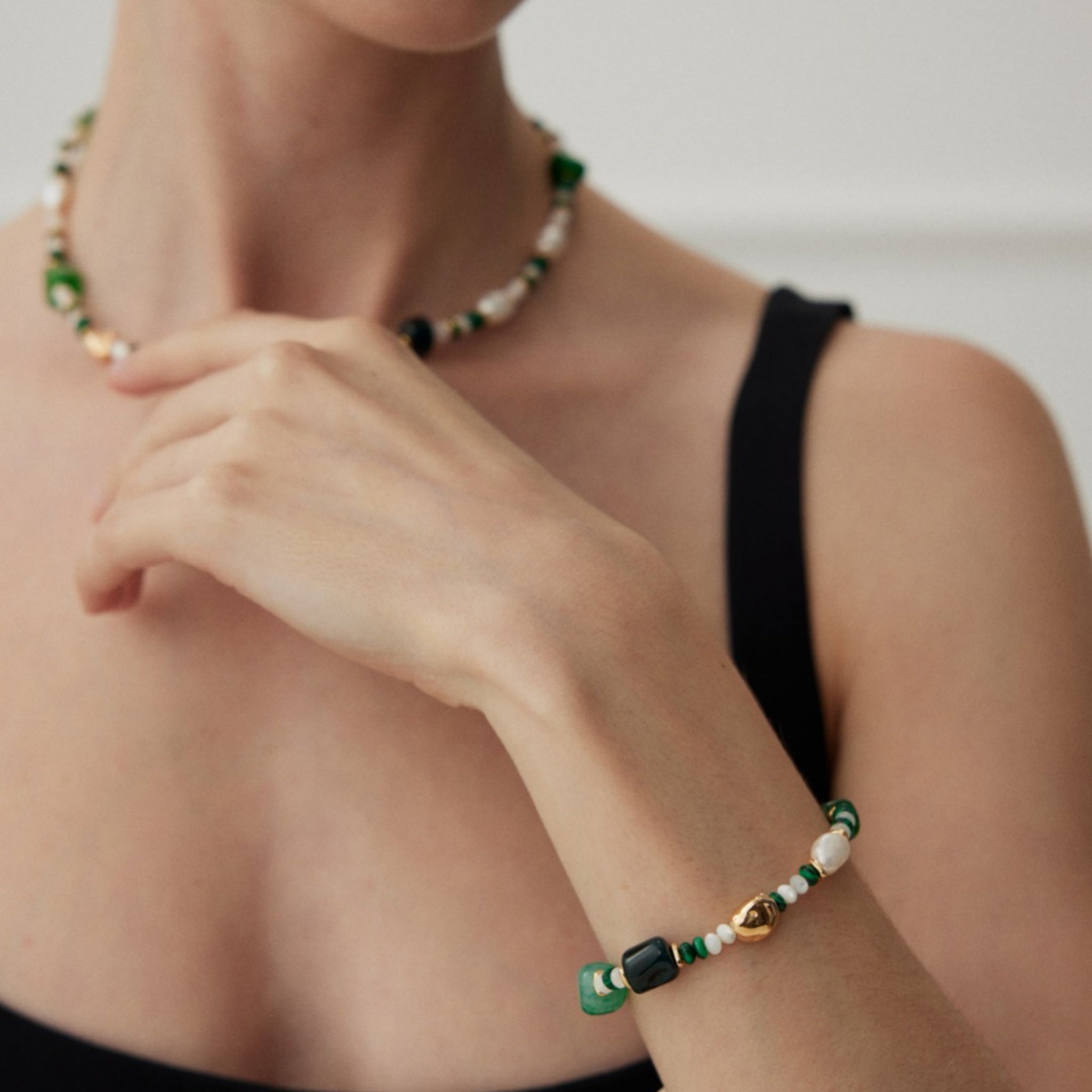 Vintage Inspired Mother of Pearl and Green Agate Jewelry Set for Women-2